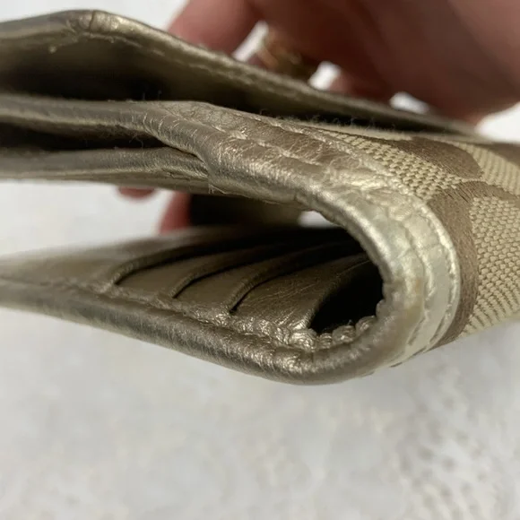 Vintage Coach Leather Fabric Wallet Signature C Turnkey opening Tan Gold shine - Picture 12 of 16